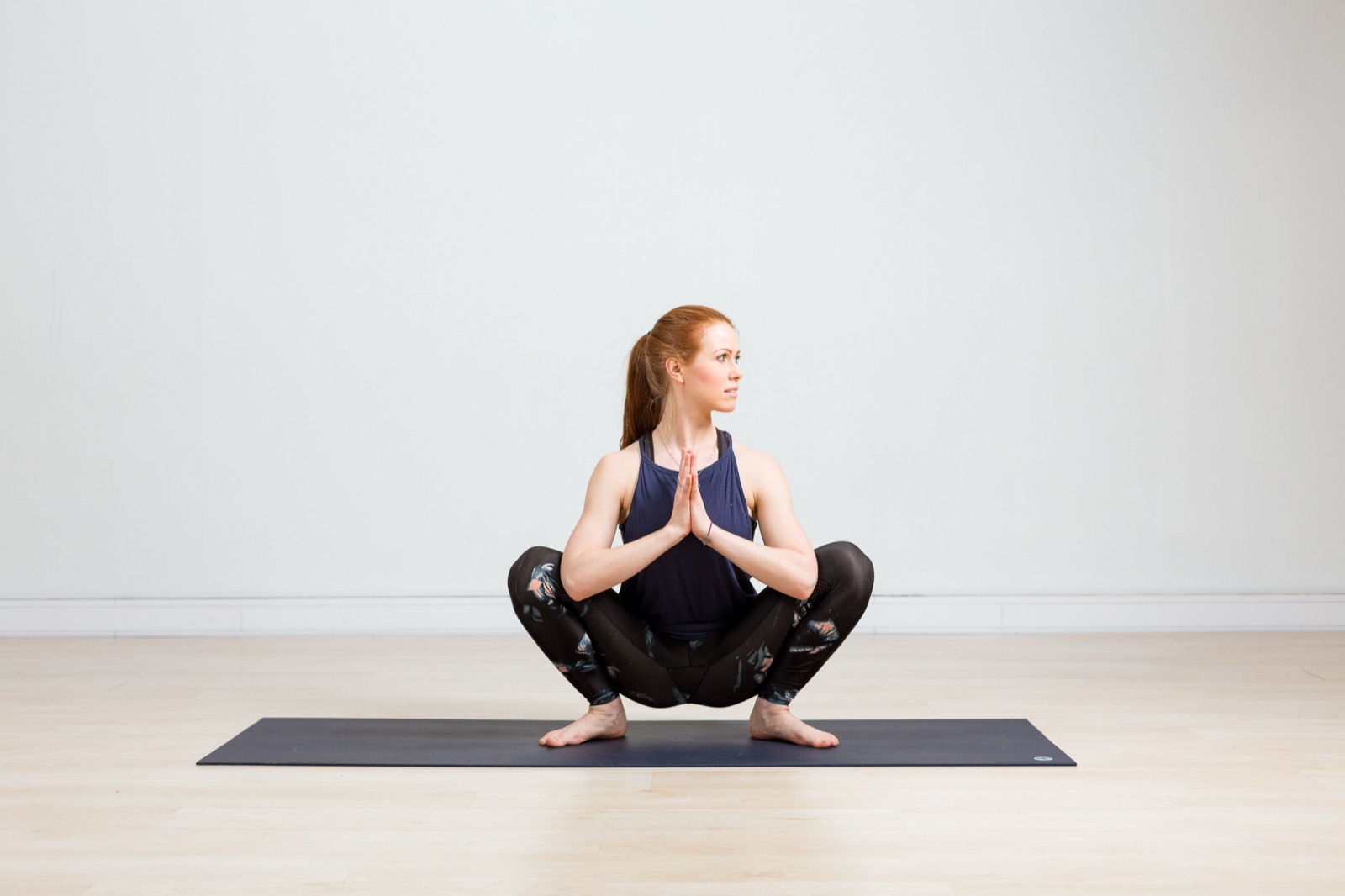 Mageøvelser etter fødsel handler ikke om å stramme — det handler om kontakt