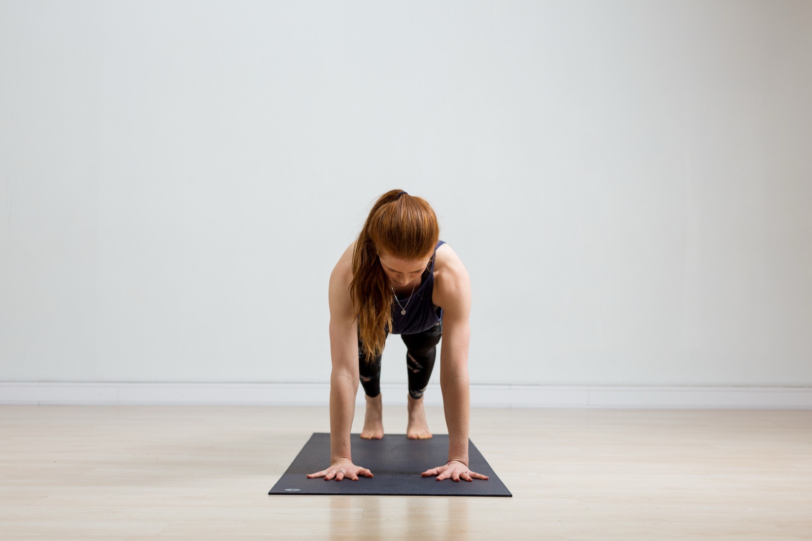 Nakken gjør vondt etter kontordagen — og du trenger ikke å reise deg fra stolen for å fikse det