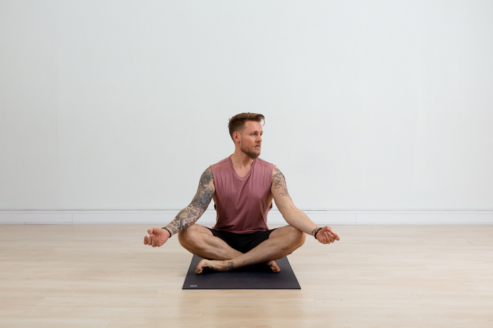 Den satte sekvensen som gir deg en hel times yoga uten å tenke på hva du skal gjøre