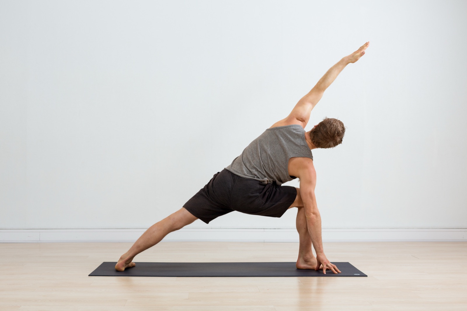 Du trenger ikke en matte, en time eller en perfekt morgen — du trenger bare fem minutter og en åpen plass